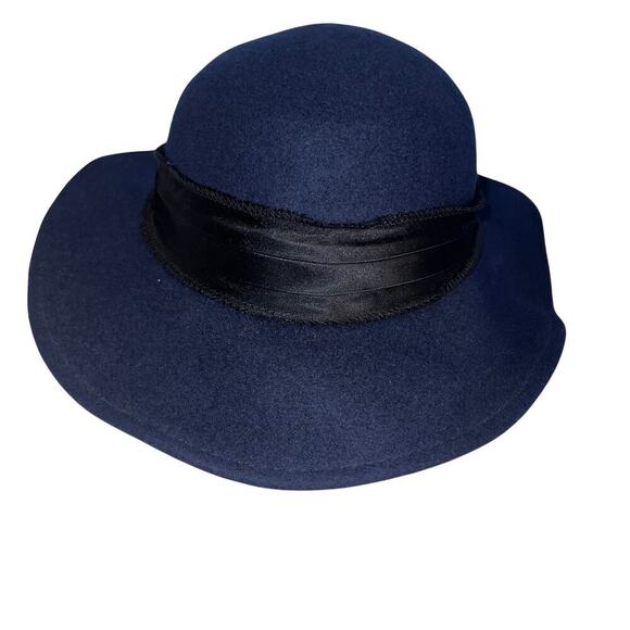 Navy bow hat with black ribbon and decorative pendant 22-inch circumference - Picture 2 of 8